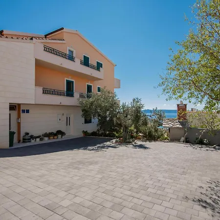 Apartment Stunning In With Kitchen Makarska