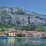 Three-bedroom In Makarska