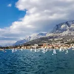 Three-bedroom In Appartement Makarska