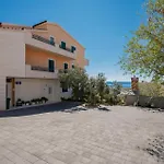 Appartement Three-bedroom In Makarska