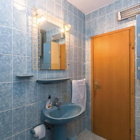 Apartment Stunning In With Kitchen Makarska