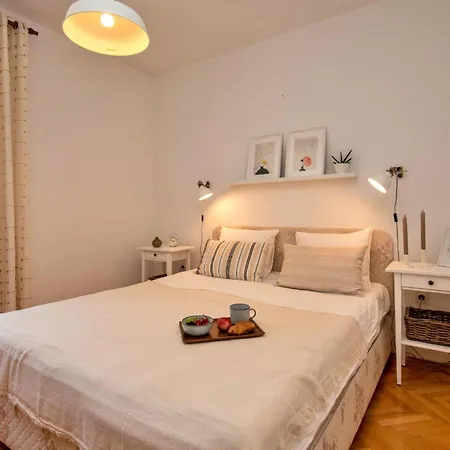 Апартаменты Three-bedroom In Макарска