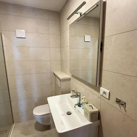 Three-bedroom In Appartement Makarska